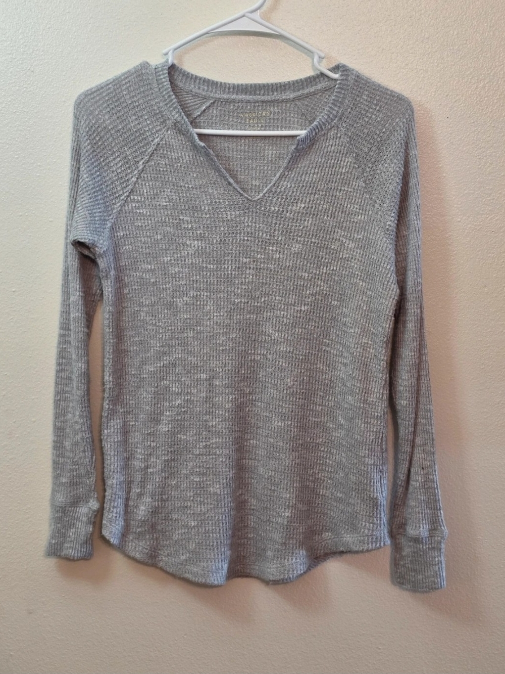 American Eagle Outfitters Light Gray Waffle V-Neck Long Sleeve Top